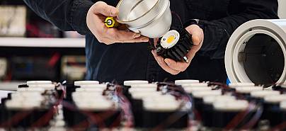 Wir planen, installieren, warten und reparieren LED-Beleuchtungsanlagen.